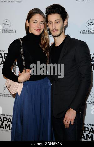 Pierre Niney et sa petite amie Natasha Andrews assistent à la première de Papa ou Maman à Paris, le 26 janvier 2015. Photo d'Aurore Marechal/ABACAPRESS.COM Banque D'Images