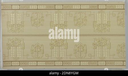 Frieze, papier imprimé à la machine, sur un sol bordé de gris et de beige, motifs décoratifs abstraits avec feuilles carrées beige et crème quatre pétales alternant grandes et petites fleurs reliées par la clé grecque. Deux bordures imprimées sur toute la largeur., Etats-Unis, 1905–1915, Wallcovers, Frieze Banque D'Images
