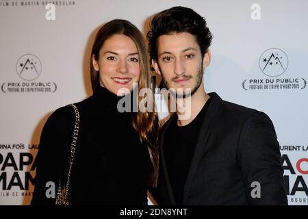 Pierre Niney et sa petite amie Natasha Andrews assistent à la première de Papa ou Maman à Paris, le 26 janvier 2015. Photo d'Aurore Marechal/ABACAPRESS.COM Banque D'Images