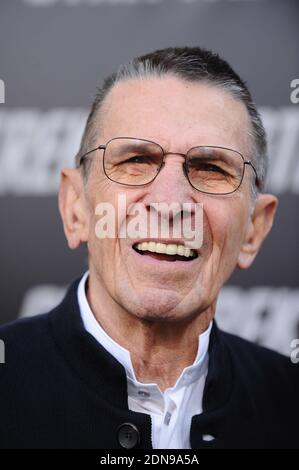 Photo du dossier : 'Leonard Ninoy assiste à la première de Paramount Pictures 'Star Trek' au théâtre chinois de Grauman à Hollywood. Los Angeles, le 30 avril 2009. L'acteur AMÉRICAIN Leonard Ninoy, qui a joué M. Spock dans la série culte de science-fiction Star Trek, est mort à l'âge de 83 ans à Los Angeles, a dit sa famille. Son fils, Adam, a déclaré qu'il était décédé vendredi matin d'une maladie pulmonaire obstructive chronique en phase terminale. Photo de Lionel Hahn/ABACAPRESS.COM (en photo : Leonard Ninoy)' Banque D'Images