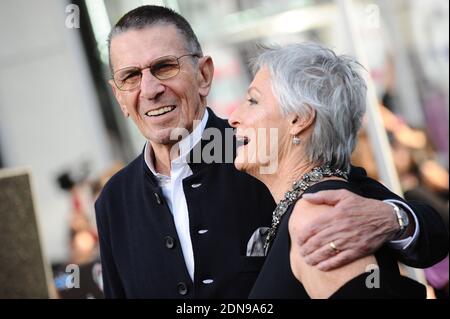 Photo du dossier : 'Leonard Ninoy et Susan Bay assistent à la première de Paramount Pictures 'Star Trek' au théâtre chinois de Grauman à Hollywood. Los Angeles, le 30 avril 2009. L'acteur AMÉRICAIN Leonard Ninoy, qui a joué M. Spock dans la série culte de science-fiction Star Trek, est mort à l'âge de 83 ans à Los Angeles, a dit sa famille. Son fils, Adam, a déclaré qu'il était décédé vendredi matin d'une maladie pulmonaire obstructive chronique en phase terminale. Photo de Lionel Hahn/ABACAPRESS.COM (en photo : Leonard Ninoy)' Banque D'Images