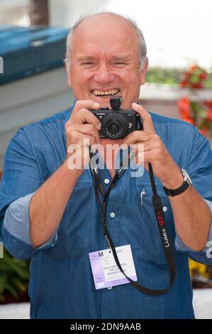 Photo du fichier - Peter Lindbergh à un photocall pour le film documentaire "The look" présenté en compétition dans la section des classiques de Cannes dans le cadre du 64ème Festival International du film de Cannes, au Palais des Festivals de Cannes, dans le sud de la France, le 16 mai 2011. Le photographe de mode Peter Lindbergh, souvent crédité de la montée du super modèle, est décédé mardi à l'âge de 74 ans, comme annoncé dans un post sur son compte officiel Instagram mercredi. Photo de Hahn-Nebinger-Genin/ABACAPRESS.COM Banque D'Images