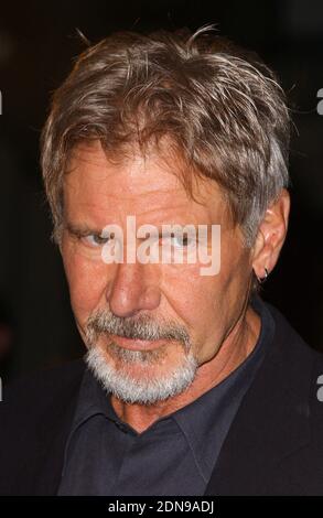 Photo du fichier : 'Harrison Ford assiste à la première mondiale de Warner Bros. ''Firewall'' au Chinese Theatre à Hollywood. Los Angeles, le 2 février 2006. La star des films Indiana Jones et Star Wars, âgée de 72 ans, a signalé une panne de moteur et a atterri sur un parcours de golf de Venise à Los Angeles. Il respire et alerte quand les médecins sont arrivés et l'emmenait à l'hôpital dans un état « juste à modéré », a déclaré un porte-parole du service des incendies. Photo de Lionel Hahn/ABACAPRESS.COM' Banque D'Images