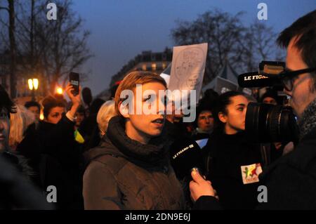 Clementine Autain participe à une veillée sur la place de la République, Paris, France, le mercredi 7 janvier 2015, après que trois hommes armés aient mené une attaque terroriste mortelle contre le magazine satirique français Charlie Hebdo à Paris, tuant 12 personnes. Photo d'Alain Apaydin/ABACAPRESS.COM Banque D'Images