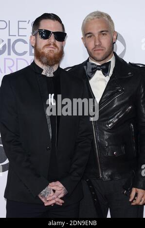 Andy Hurley et Peter Wentz du groupe musical Fall Out Boy assistent à la 41e édition annuelle des People's Choice Awards au Nokia Theatre LA Live le 7 janvier 2015 à Los Angeles, CA, États-Unis. Photo de Lionel Hahn/ABACAPRESS.COM Banque D'Images