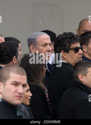 Benjamin Netanyahu rend hommage aux 4 victimes juives tuées par Amedy Coulibaly au magasin Hyper Casher, porte de Vincennes à Paris, France, le 12 janvier 2015. Photo de William Stevens/ABACAPRESS.COM Banque D'Images