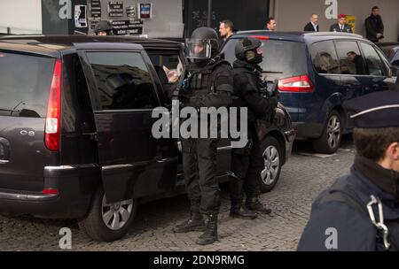 Benjamin Netanyahu rend hommage aux 4 victimes juives tuées par Amedy Coulibaly au magasin Hyper Casher, porte de Vincennes à Paris, France, le 12 janvier 2015. Photo de William Stevens/ABACAPRESS.COM Banque D'Images