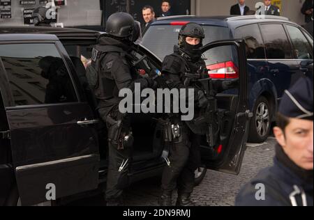 Benjamin Netanyahu rend hommage aux 4 victimes juives tuées par Amedy Coulibaly au magasin Hyper Casher, porte de Vincennes à Paris, France, le 12 janvier 2015. Photo de William Stevens/ABACAPRESS.COM Banque D'Images