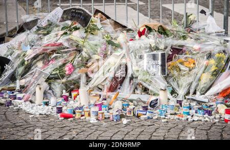 Benjamin Netanyahu rend hommage aux 4 victimes juives tuées par Amedy Coulibaly au magasin Hyper Casher, porte de Vincennes à Paris, France, le 12 janvier 2015. Photo de William Stevens/ABACAPRESS.COM Banque D'Images