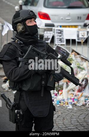 Benjamin Netanyahu rend hommage aux 4 victimes juives tuées par Amedy Coulibaly au magasin Hyper Casher, porte de Vincennes à Paris, France, le 12 janvier 2015. Photo de William Stevens/ABACAPRESS.COM Banque D'Images