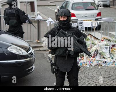 Benjamin Netanyahu rend hommage aux 4 victimes juives tuées par Amedy Coulibaly au magasin Hyper Casher, porte de Vincennes à Paris, France, le 12 janvier 2015. Photo de William Stevens/ABACAPRESS.COM Banque D'Images