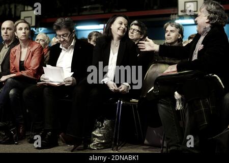 Clementine Autain, co-président du parti de gauche français 'Parti de Gauche', Jean-Luc Melenson, ancien ministre français de l'égalité des territoires et du logement, écologiste Cecile Duflot et député de Syriza, Giorgos Katrougalos, participent à une réunion de soutien aux Grecs de Syriza à Paris, en France, le 19 janvier 2015. Photo de Stephane Lemouton/ABACAPRESS.COM Banque D'Images