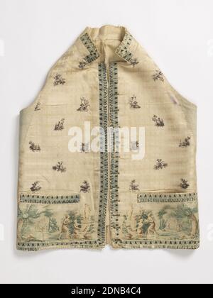 Gilet de costume, moyen: Soie technique: Imprimé par plaque gravée sur le satin, gilet de costume blanc crème satiné avec un motif à rayures subtiles a un col debout, fond droit et bords de poche droits. Le devant est imprimé avec des motifs détachés de rotundas de style gréco-romain, des temples, des urnes et des motifs floraux. Les bords ont une bordure étroite dans un motif de lames bleu-vert. Les scènes de fond, sous les poches, ont de jeunes femmes adorant Cupid. Les putti jouent également sur une balançoire et se préparent à une chasse avec des chiens, une corne française et une flèche., France, fin du XVIIIe au début du XIXe siècle, costume et accessoires, gilet de costume Banque D'Images