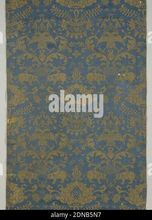 Textile, Moyen : soie technique : Damas : satin 4&1 (2), longueur du Damas, gauchissement bleu, trame blanche. Motif symétrique vertical avec aigle à double tête, grande fleur dans un pot et un éléphant. Motif blanc, la face de déformation-flottement du satin. Fond bleu, la face de la chaîne-float du satin., Macao, Chine, XVIIe siècle, textiles tissés, textile Banque D'Images