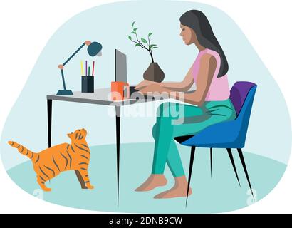 Conception de concept de travail à domicile. Femme indépendante travaillant avec un ordinateur portable sur la table de la maison. Étude et éducation en ligne. Illustrateur de vecteur modifiable Illustration de Vecteur