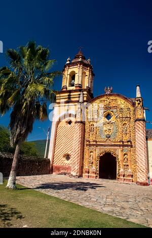 La mission Franciscaine Misión San Miguel Concá dans les montagnes de la Sierra Gorda, Queretaro, Mexique Banque D'Images