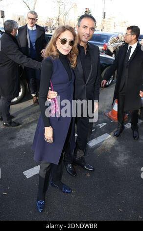 MARISA BERENSON, JEAN-MICHEL SIMONIAN - ARRIVEES DES CELEBRITES AU DEFILE DIOR HOMMES PAP AUTOMNE HIVER 2015/2016. FASHION WEEK DE PARIS photo par Nasser Berzane/ABACAPRESS.COM Banque D'Images