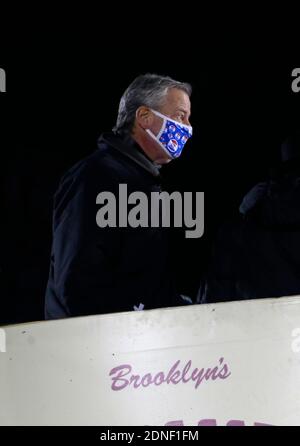 Brooklyn, New York, États-Unis. 17 décembre 2020. Bill de Blasio, maire de New York, assiste à l'éclairage de la plus grande Menorah de Brooklyn qui s'est tenue à Grand Army Plaza, dans la section Park Slope de Brooklyn, New York, le 17 décembre 2020. Crédit : Mpi43/Media Punch/Alamy Live News Banque D'Images