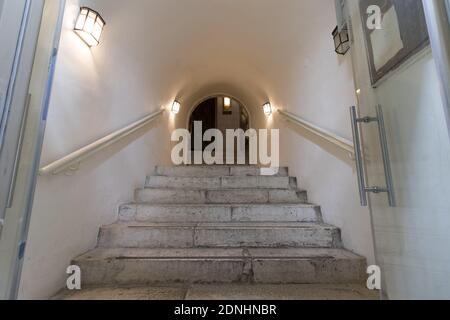 Les marches d'entrée de la synagogue Horba dans l'ancien quartier juif de Jérusalem, Banque D'Images