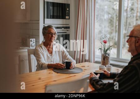 Couple having coffee together Banque D'Images