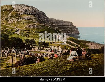 Llandudno. Happy Valley, imprimé photo-chrome, total: Hauteur: 16.50 cm; largeur: 22.60 cm, inscrit: Recto U. li.: Imprimé en capitales d'or: 11610. - LLANDUDNO. HAPPY VALLEY, timbre: Vert et droit: Photochrome, en plomb: Dimensions, technique et inv.no, photographie de voyage, paysage avec plantes Banque D'Images