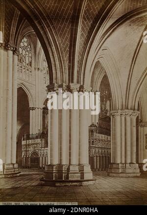 Jean Laurent, Toledo. Vista interior de la catedral, albumin paper, black and white positive process, image size: height: 33.4 cm; width: 24 cm, inscribed: recto and: exposed: TOLEDO. 1012nd Vista interior de la catedral, J. Laurent y cia Madrid, Es propiedad, Déposé, architectural photography, church building and equipment (sacral building), church interior, column, pillars (architecture), hist. Building, locality, street, Toledo Stock Photo