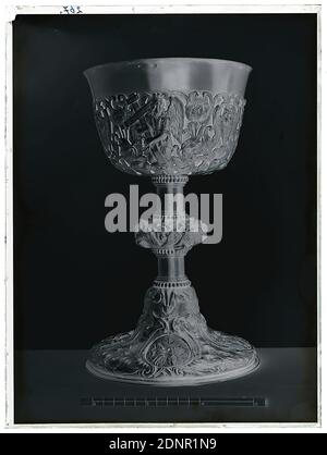 Wilhelm Weimar, chalice, glass negative, black and white negative process, total: height: 23.8 cm; width: 17.8 cm, numbered: top left. : in black ink: 267, photography, arts and crafts, industrial design, chalice, church decoration, work of applied art (precious metals), angels (Christian religion), cross, flower ornaments, tendril ornament Stock Photo