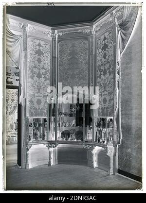 Wilhelm Weimar, salle Paris, exposition, négatif verre, négatif noir et blanc, total: Hauteur: 23.8 cm; largeur: 17.8 cm, numéroté: Haut gauche. : à l'encre noire : 762, photographie, chaise, cabinet, sculpture, sculpture, art de sculpture, musée Banque D'Images