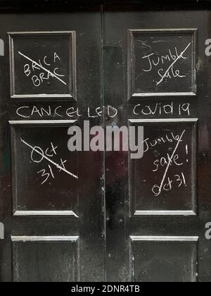 Une porte d'entrée dans le centre de Sheffeldqui a maintenant fermé en raison de la pandémie de Covid. Banque D'Images