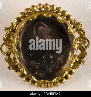 Femme, Daguerréotype, taille de l'image: Hauteur: 2.40 cm; largeur: 2.10 cm, Photographie portrait, femme, portrait mi-longueur, adresse Banque D'Images