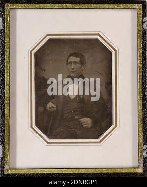 Homme, Daguerréotype, taille de l'image: Hauteur: 6,50 cm; largeur: 5,00 cm, Photographie de portrait, Homme, portrait en demi-longueur, figurine assise Banque D'Images