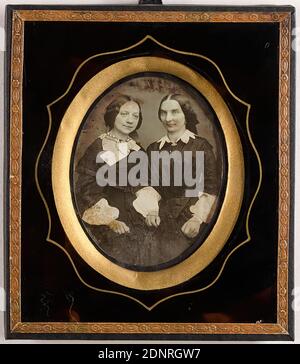 Deux femmes, daguerréotype, taille de l'image: Hauteur: 7,30 cm; largeur: 5,80 cm, photographie de portrait, femme, double portrait, portrait en demi-longueur, figure assise Banque D'Images