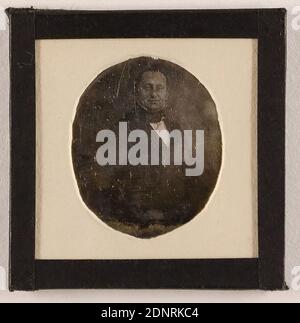 Homme, daguerréotype, taille de l'image: Hauteur: 3,30 cm; largeur: 2,70 cm, photographie de portrait, homme, portrait en demi-longueur Banque D'Images