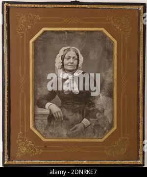 Femme âgée, daguerréotype, taille de l'image: Hauteur: 9,30 cm; largeur: 7,00 cm, photographie de portrait, portrait en demi-longueur, figure assise, femme, coiffure Banque D'Images