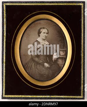 Femme âgée, daguerréotype, taille de l'image: Hauteur: 9,30 cm; largeur: 7,20 cm, photographie de portrait, femme, portrait en demi-longueur, figure assise Banque D'Images
