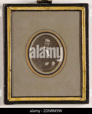 Homme, daguerréotype, taille de l'image: Hauteur: 2,40 cm; largeur: 2,00 cm, photographie de portrait, portrait en demi-longueur, homme Banque D'Images