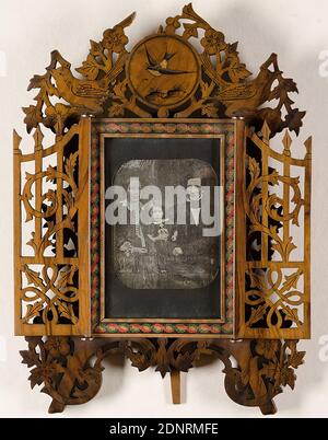 family, Daguerreotype, Image size: Height: 6,80 cm; Width: 5,70 cm, verso: dating indistinctly related to a piece of cardboard, portrait photography, mother, woman, father, man, children, child, sitting figure, group portrait, birds, ornaments Stock Photo