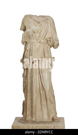 Myron, Statue de la déesse Athena (copie d'après le groupe Athena-Marsyas de Myron), propriété de la Stiftung Hamburger Kunstsammlungen, marbre, ciselée, Total: Hauteur: 143,5 cm; largeur: 52 cm; profondeur: 41 cm, sculptures en trois dimensions, dieux olympiques, Histoire de Marsyas, période de haute classique (antiquité grecque), la figure féminine est habillée d'un peplos et les sandales portent la Gorgoneion - la petite image frayante sur sa poitrine encadrée par des serpents - l'identifie comme la statue d'Athéna. Sur la plinthe il y a des restes de peinture rouge. Banque D'Images