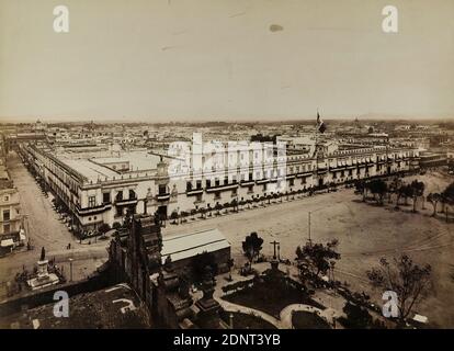 William Henry Jackson, Panorama de Mexico, le Palais de la Cathédrale, papier albumine, processus positif noir et blanc, taille de l'image: Hauteur: 25.70 cm; largeur: 34.30 cm, inscrit: Recto et exposé: N° 233, Panorama du Mexique, le Palais de la Cathédrale. W. H. Jackson & Co, Phot, Denver, [CoO.]; ci-dessus sur le carton en tête: Palais du gouvernement au Mexique, en tête: V. Hesse - Wartegg, Geographische Gesellschaft, à Hambourg, bibliothèque, photographie de voyage, ville, vue sur la ville (veduta), vie urbaine, architecture profane, rues et places, hôtel de ville Banque D'Images