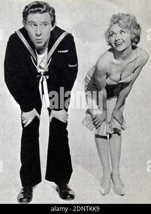 Photo de John Meillon (1934-1989) et Vera Day (1935-) de 'Watch it, Sailor!'. Banque D'Images