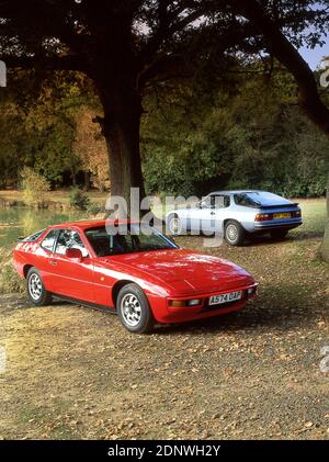 Voitures classiques Porsche 924 (1983) et 924S (1981). Banque D'Images