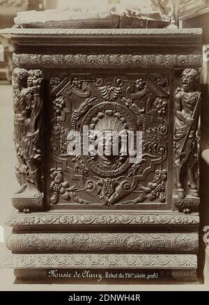 Séraphin-Médéric Mieusement, Musée de Cluny. Bahut du XVI.e siècle, profil, albumin paper, black and white positive process, image size: height: 25.1 cm; width: 18.1 cm, dry stamp: recto and left: MIEUSEMENT, PHOTOGRAPHY, inscribed: recto and: exposed: Musée de Cluny. Bahut du XVI.e siècle, profil, photography, chest, box, crate, arts and crafts, decorative arts, industrial design, museum, ornaments Stock Photo