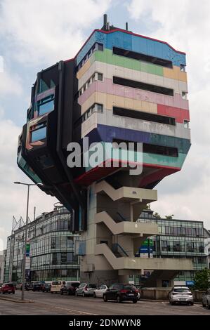 11.06.2019, Berlin, Allemagne, Europe - le fameux Bierpinsel, ou pinceau à bière, le long de la Schlosstrasse avec l'ancien restaurant de la tour à Steglitz. Banque D'Images