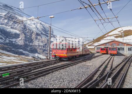 Jungfrauhoch, ou « le sommet de l'Europe » est une attraction populaire de montagne enneigée accessible via le chemin de fer Jungfrau en Suisse. Banque D'Images