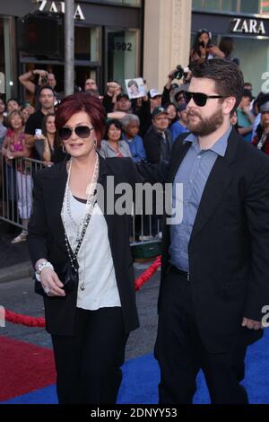 Hollywood, États-Unis d'Amérique. 23 janvier 2011. HOLLYWOOD, CA - JANVIER 23: Sharon Osbourne Jack Osbourne à la première de Touchstone Pictures 'Gnomeo and Juliet' au théâtre El Capitan le 23 janvier 2011 à Hollywood, Californie. Personnes : Sharon Osbourne Jack Osbourne crédit : Storms Media Group/Alay Live News Banque D'Images