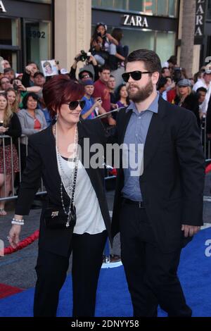 Hollywood, États-Unis d'Amérique. 23 janvier 2011. HOLLYWOOD, CA - JANVIER 23: Sharon Osbourne Jack Osbourne à la première de Touchstone Pictures 'Gnomeo and Juliet' au théâtre El Capitan le 23 janvier 2011 à Hollywood, Californie. Personnes : Sharon Osbourne Jack Osbourne crédit : Storms Media Group/Alay Live News Banque D'Images