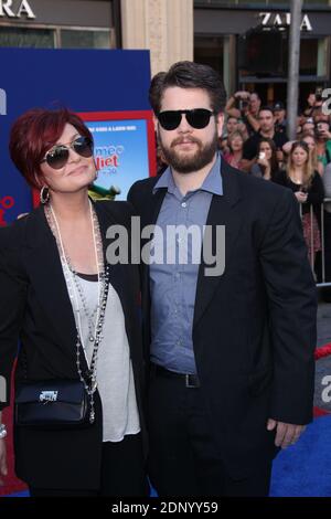 Hollywood, États-Unis d'Amérique. 23 janvier 2011. HOLLYWOOD, CA - JANVIER 23: Sharon Osbourne Jack Osbourne à la première de Touchstone Pictures 'Gnomeo and Juliet' au théâtre El Capitan le 23 janvier 2011 à Hollywood, Californie. Personnes : Sharon Osbourne Jack Osbourne crédit : Storms Media Group/Alay Live News Banque D'Images