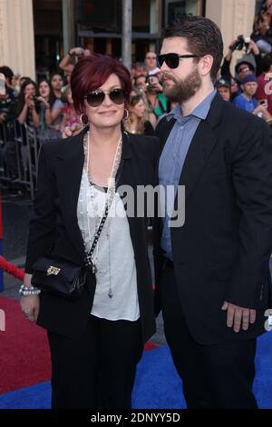 Hollywood, États-Unis d'Amérique. 23 janvier 2011. HOLLYWOOD, CA - JANVIER 23: Sharon Osbourne Jack Osbourne à la première de Touchstone Pictures 'Gnomeo and Juliet' au théâtre El Capitan le 23 janvier 2011 à Hollywood, Californie. Personnes : Sharon Osbourne Jack Osbourne crédit : Storms Media Group/Alay Live News Banque D'Images