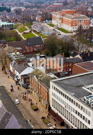 Vue sur Chesterfield Town Hall et Chesterfield Town Centre dans le Derbyshire Angleterre Royaume-Uni Banque D'Images