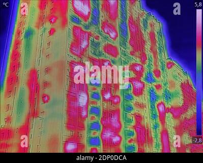 Image thermique la perte de chaleur au bâtiment résidentiel Banque D'Images